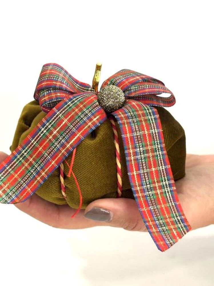 Χειροποίητη Διακοσμητική Κολοκύθα από Ύφασμα με Καρό Φιόγκο