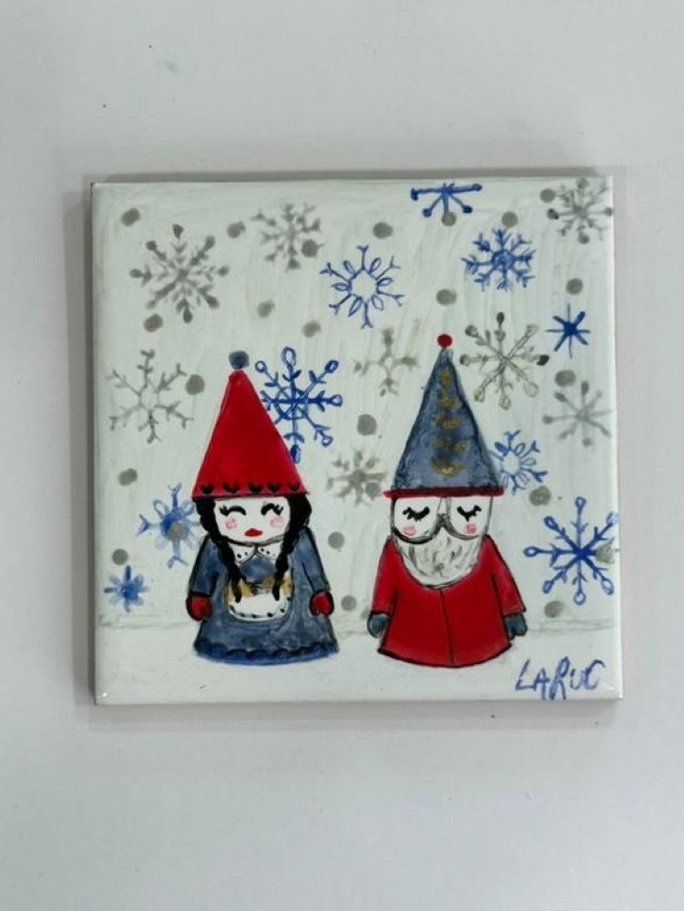 Χειροποίητο Ζωγραφισμένο Πλακάκι «Χριστουγεννιάτικο Ζευγάρι» – Σουβέρ & Διακοσμητικό Τοίχου