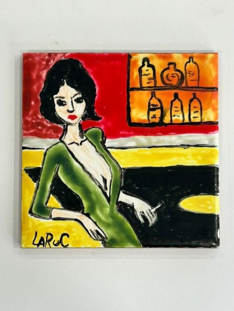 Χειροποίητο Ζωγραφισμένο Πλακάκι «Γυναικεία Φιγούρα στο Μπαρ» – Σουβέρ & Διακοσμητικό Τοίχου
