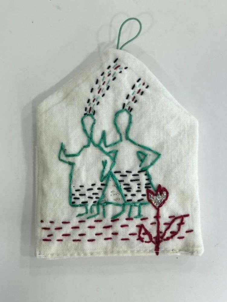 Χειροποίητο Υφασμάτινο Χριστουγεννιάτικο Στολίδι με Κέντημα – Φιγούρες και Καρδιά