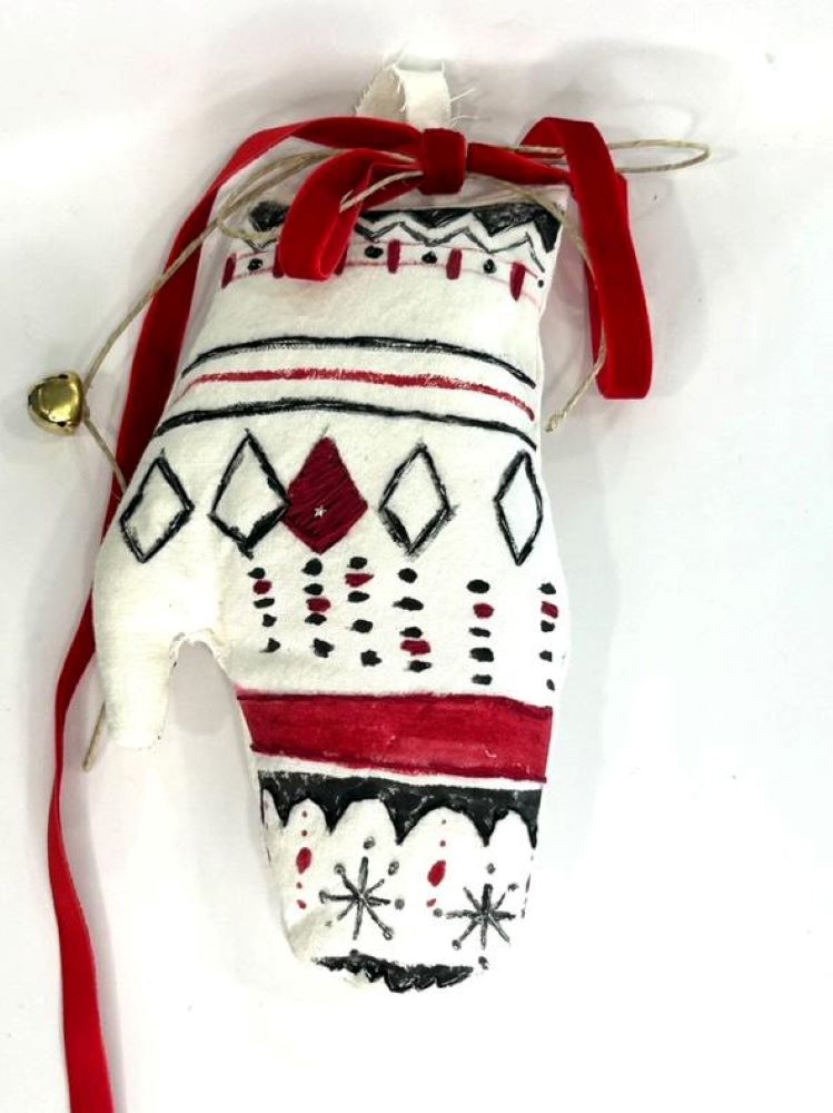 Χειροποίητο Υφασμάτινο Χριστουγεννιάτικο Στολίδι – Γάντι με Ζωγραφιστά Μοτίβα