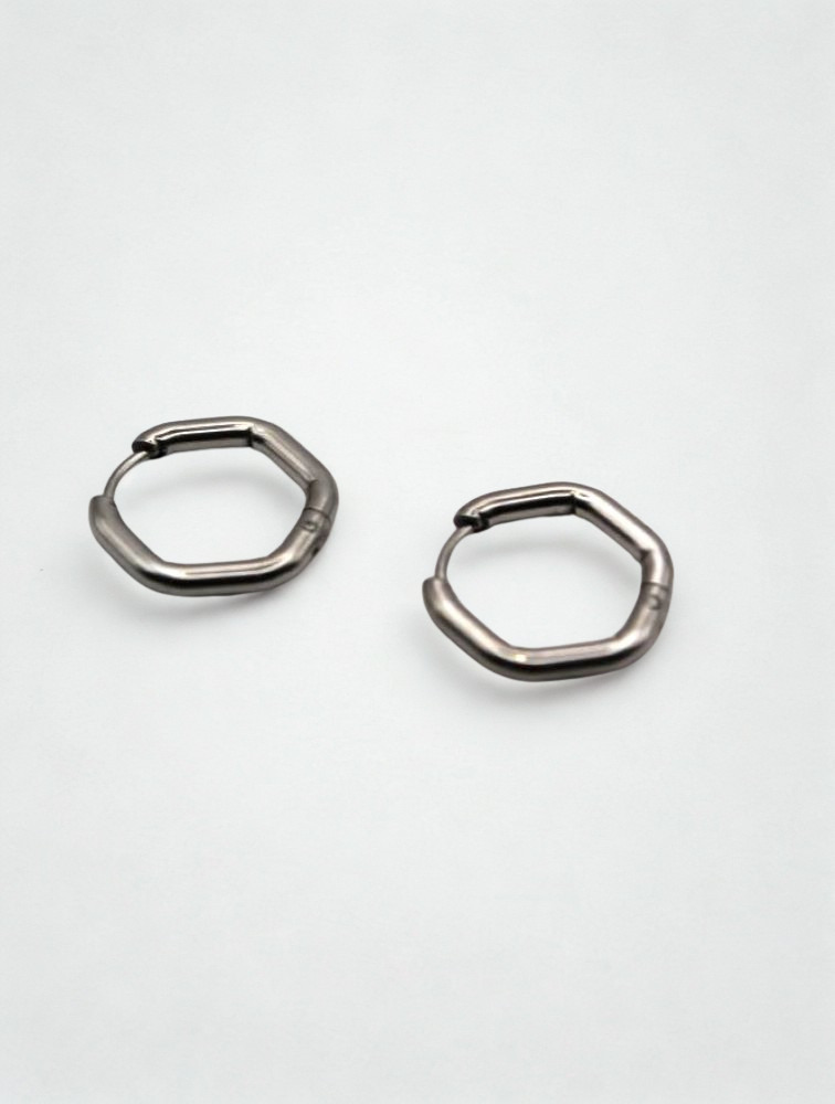 Μικρά Κρεμαστά Σκουλαρίκια από Ατσάλι σε Ασημί Χρώμα σε Πολυγωνικό Σχήμα