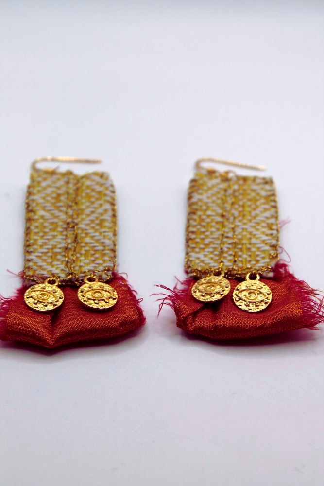 Χειροποίητα Κρεμαστά Σκουλαρίκια από Ύφασμα με Μεταξωτή Κορδέλα & Χρυσές Λεπτομέρειες