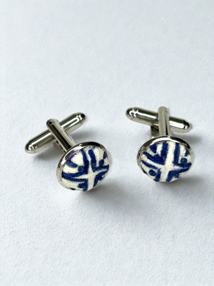 Χειροποίητα Μανικετόκουμπα από Ατσάλι σε Ασημί Χρώμα με Κεντημένο Παραδοσιακό Μοτίβο