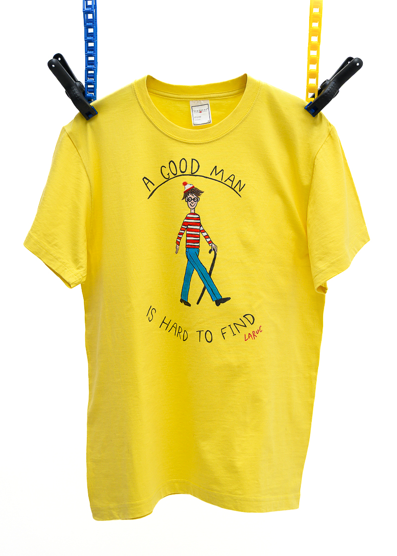 Χειροποίητο Κίτρινο Βαμβακερό T-Shirt «A Good Man Is Hard To Find» – Ζωγραφισμένο στο Χέρι – 180γρ